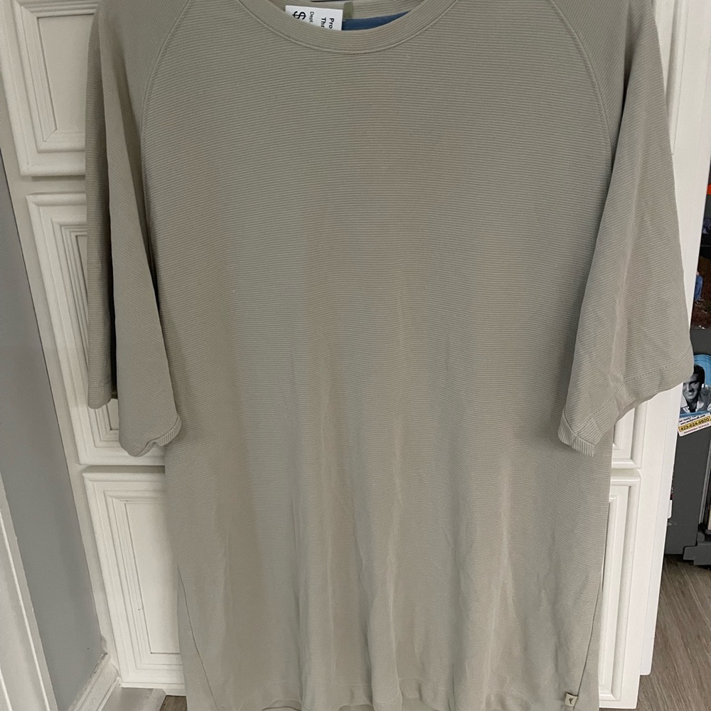 Tommy Bahama  MENS Crew Neck Shirt sz Large